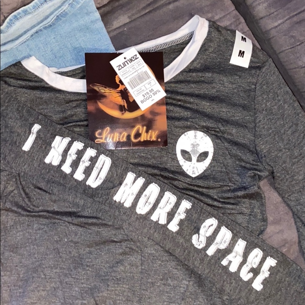ZUMIEZ “I NEED MORE SPACE” LONG-SLEEVE SIZE M